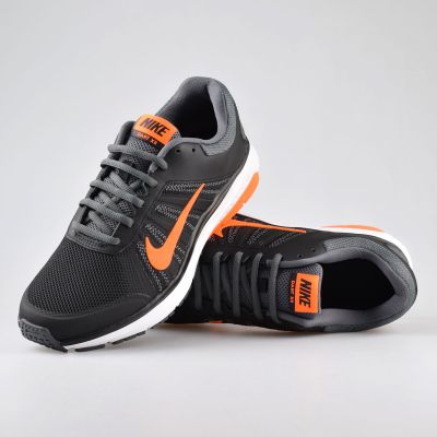running shoe Nike Dart 12
