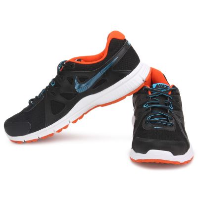 running shoe Nike Revolution 2