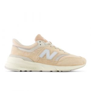 New Balance Unisex 997R in Pink Suede/Mesh, size 4