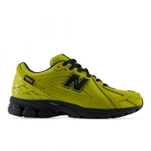 New Balance Unisex 1906R in Green/Black Suede/Mesh