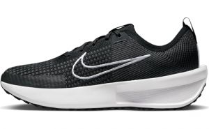 NIKE Men's Interact Run Sneaker